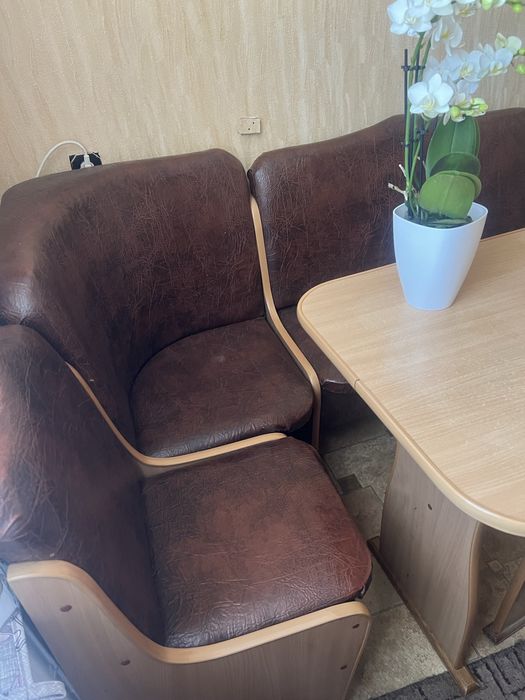 Куточок в кухню з столом