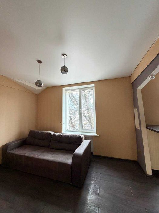 Продаж 2-кімнатної квартири — 96 квартал. Центр.