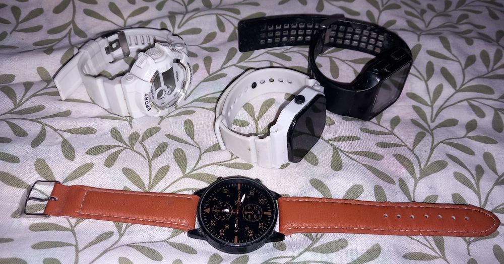 4 relógios diferentes