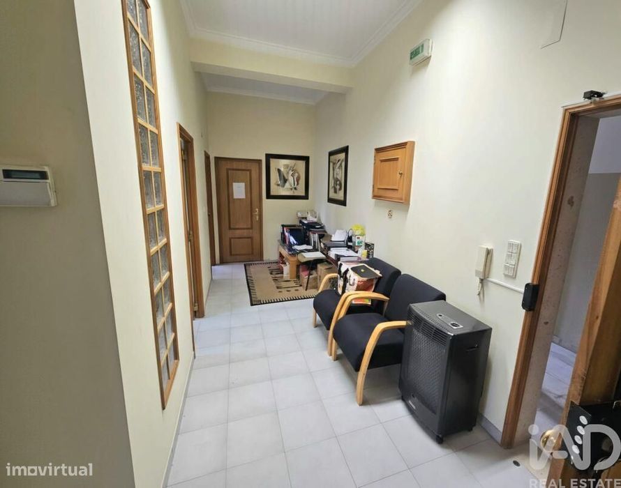 Loja / Estabelecimento Comercial T3 em Agualva E Mira-Sintra de 70,00