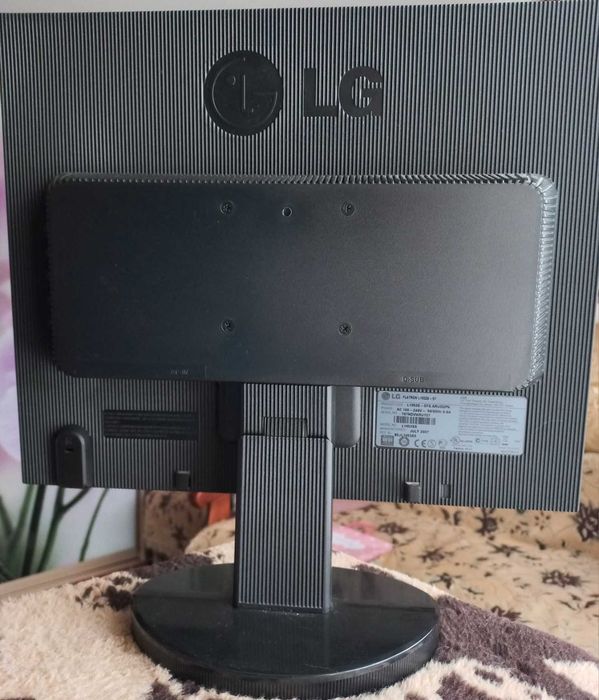 монітор до комп'ютера LG FLATRON