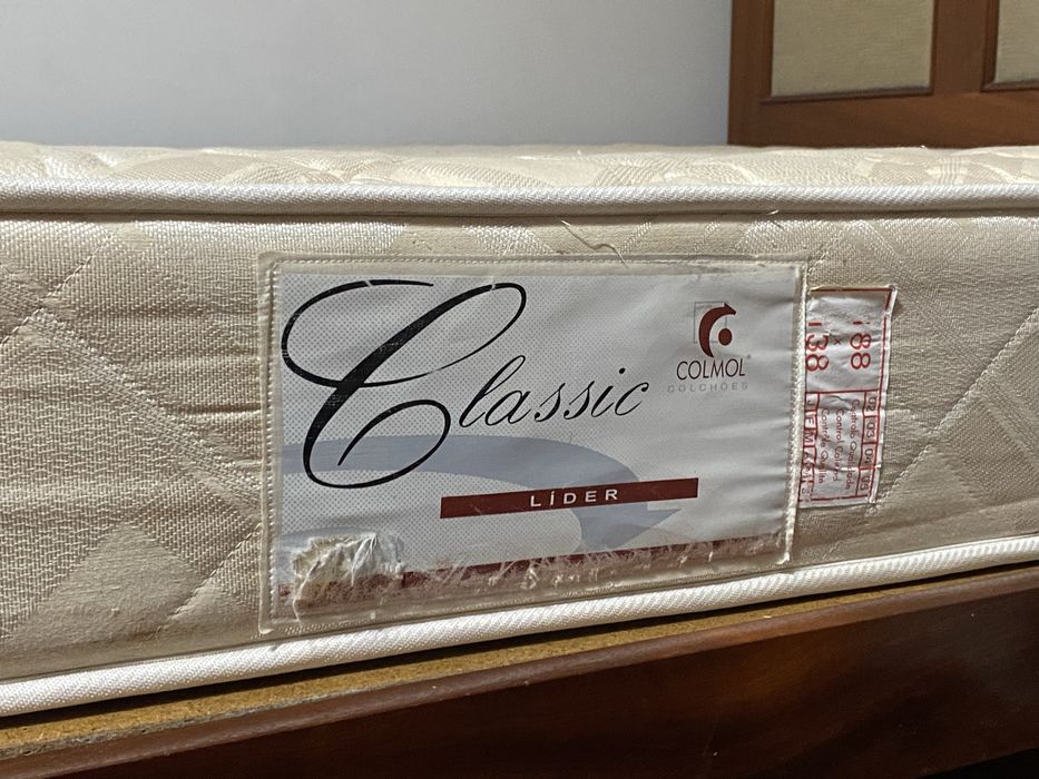 Cama casal em bom estado, entrego na zona de lisboa