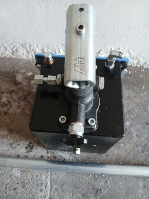 Pompa hydrauliczna,siłowniki, rozdzielacz
