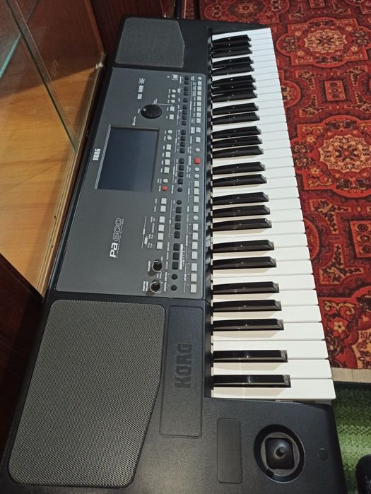 Продам KORG PA 600