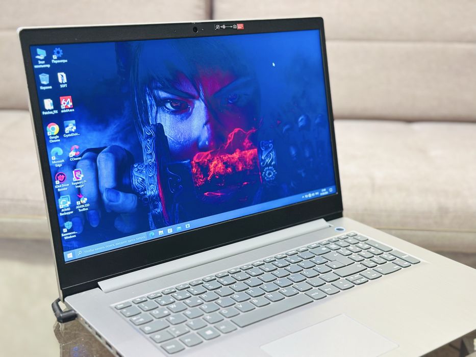 Lenovo 17/HD+/Ryzen 7 3700U/4.0 GHz/8 ГБ/SSD 256/Radeon RX Vega 10