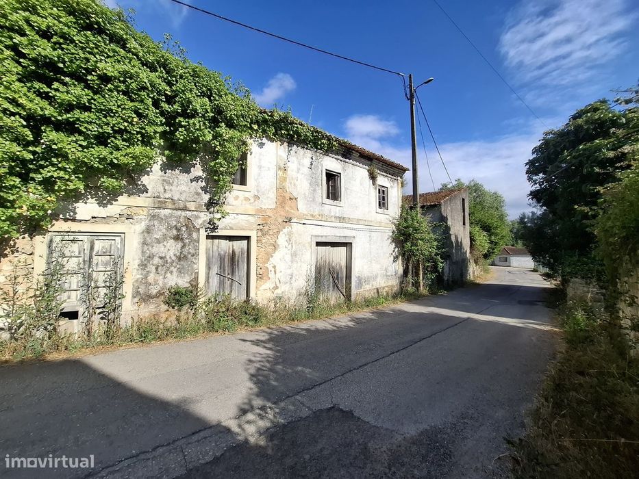 Quinta com 5.350 m2 de Terreno a 20 min de Coimbra