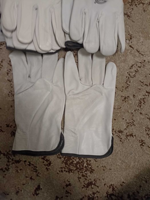 Рабочие кожаные перчатки