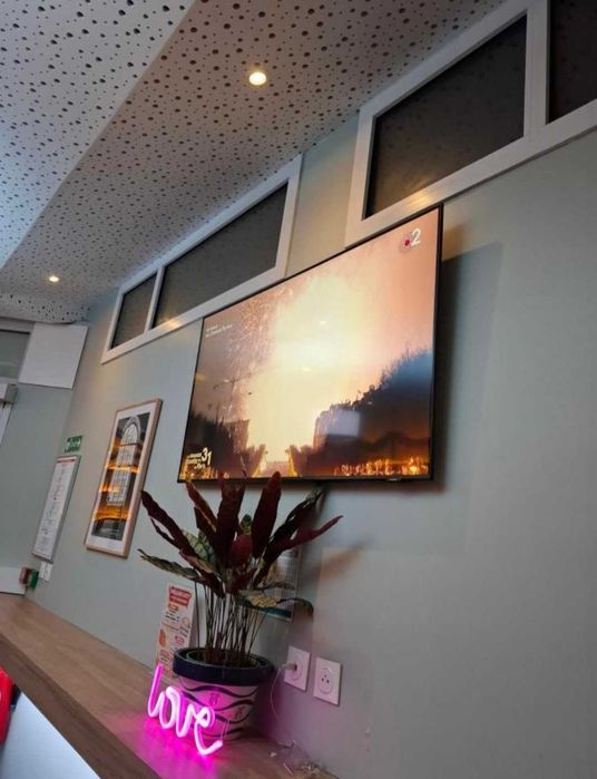 Хостел біля Голосіївської - постійно є світло, зручно для роботи .