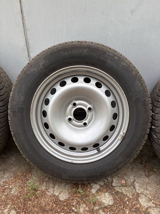 Всесезонная резина Triangle 195/65 R15 + Диски Renault 4x100 R15