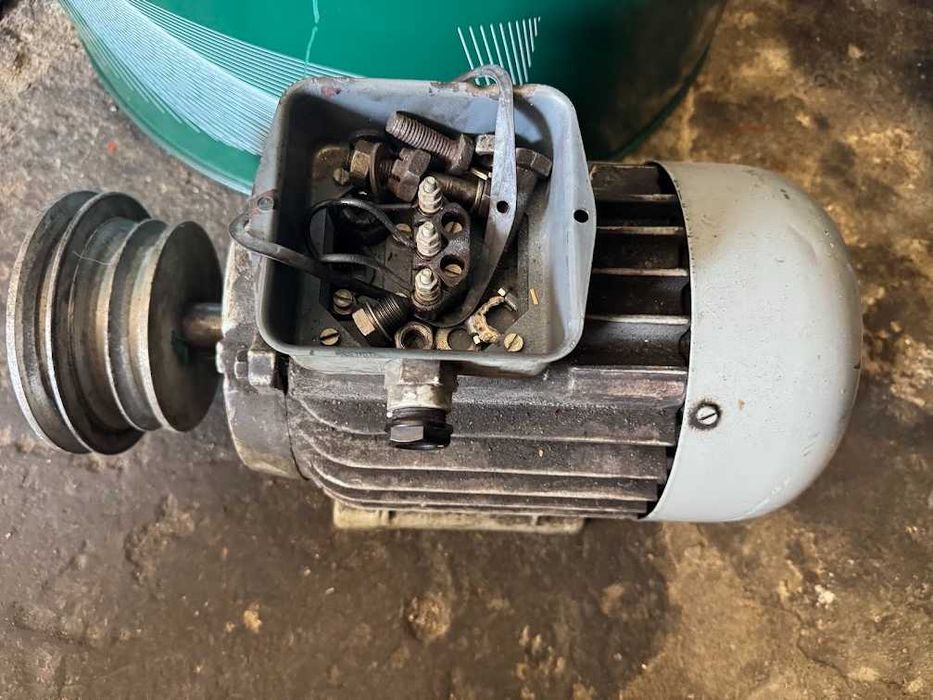Silnik elektryczny 380 V 3,0 KW z kołem pasowym