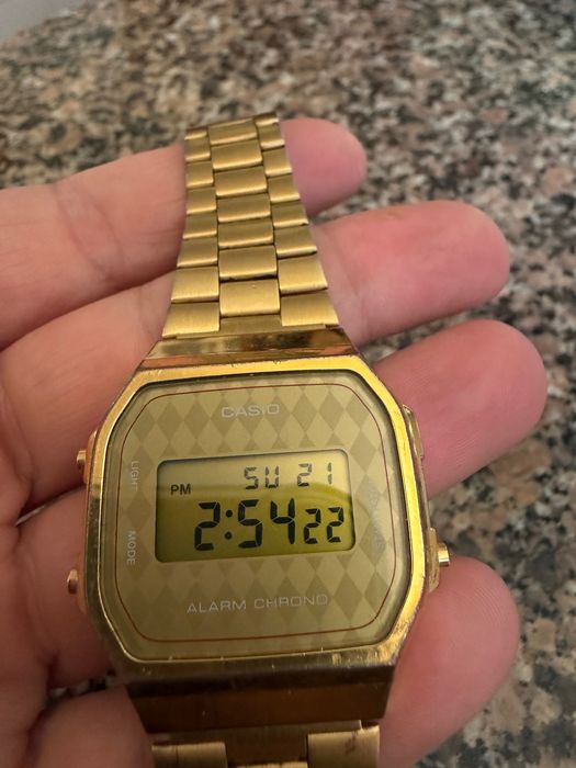 Relógio Casio dourado