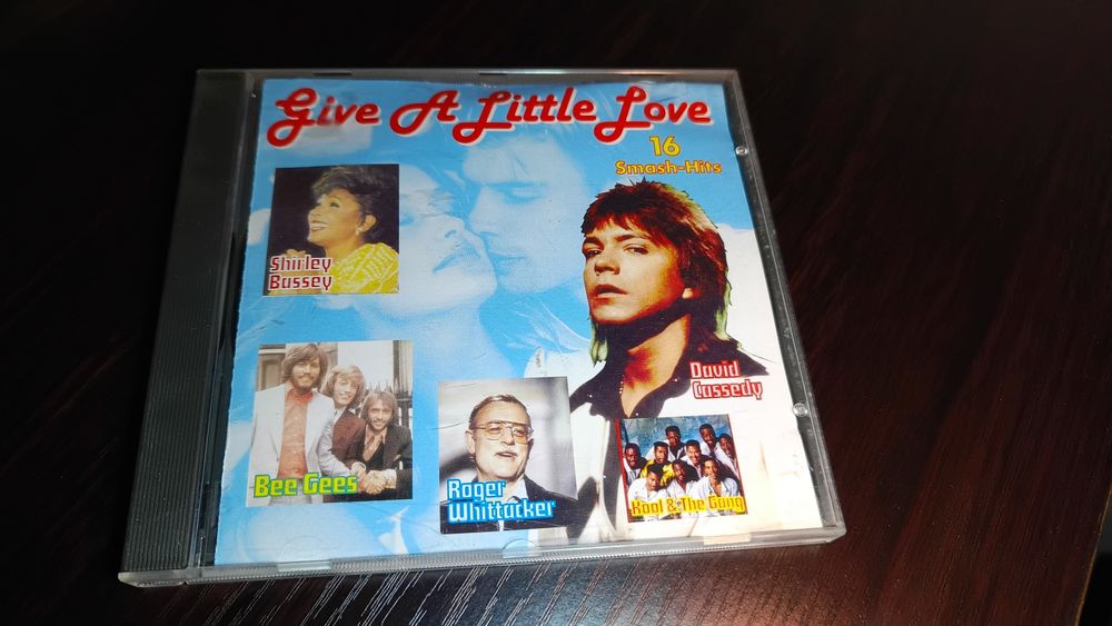 Give a Litlle love_16 smash hits