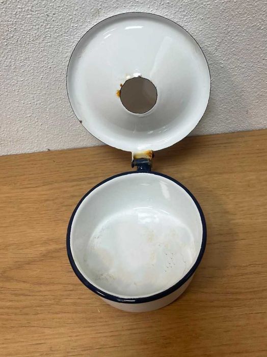 Cuspideira escarradeira em esmalte, anos 20