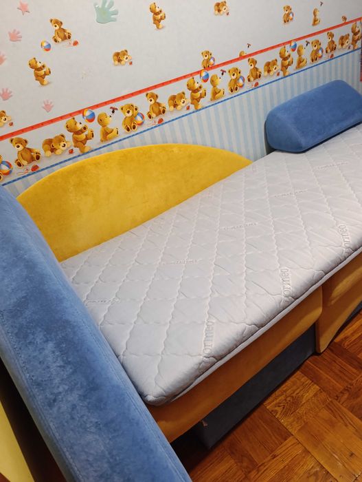 Продам диван - гарне спальне ліжко