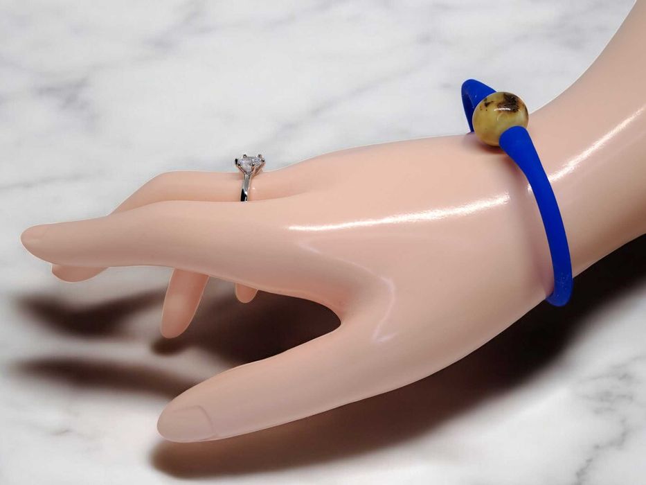 Bransoletka bursztyn bałtycki kulka mleczno-brudaskowa silikon #219