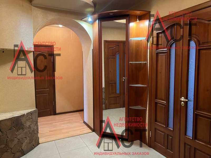 Продам 4-комн. кв. Центр, начало проспекта Героев Харькова, бывш Моск.