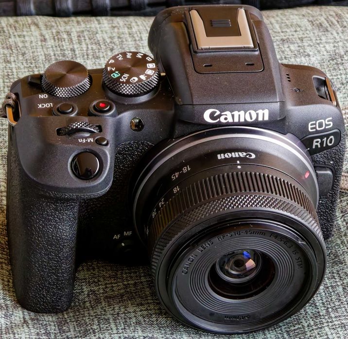 Canon R10 + RF-S 18-45 mm