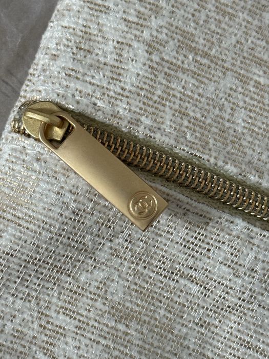 Chanel kosmetyczka ecru beżowa ze złotą nitką