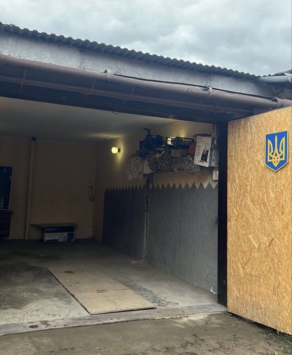 Продам капітальний гараж 25 кв.м. з підвалом на 2 кімнати ГК  ЯКОРЬ м. Індустріальна