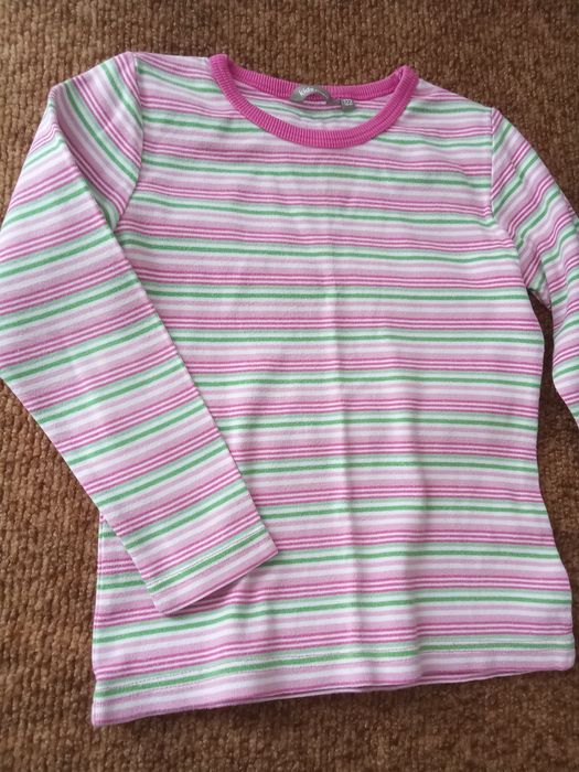 Светрики по 5 - 25 грн,