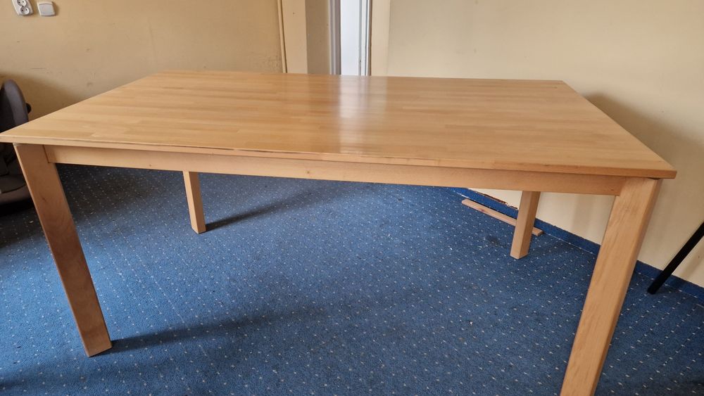 Sprzedam solidny drewniany stół