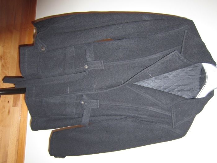 Casaco de Senhora de Inverno Preto de Botões Dourados e com Bolsos For