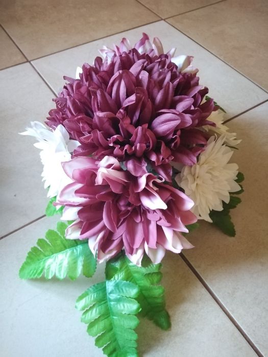 Stroiki na cmentarz obciążone