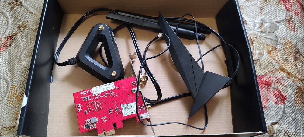 PCE-AC56 від Asus — це бездротовий, дводіапазонний адаптер WiFi