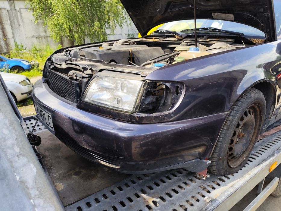 Audi A6 C4 lampa prawy lewy przód Hella