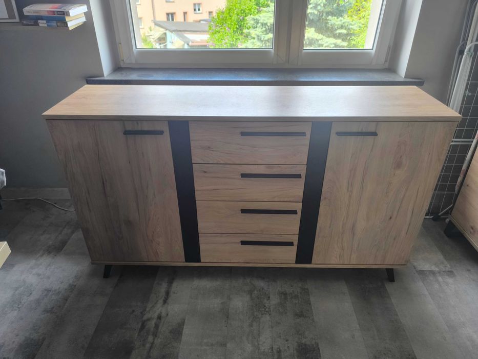 Komoda bez śladów użytkowania szer. 154 cm , wys. 89 cm , gł. 39 cm
