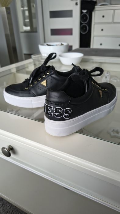 Sneakersy damskie czarne Guess 36
