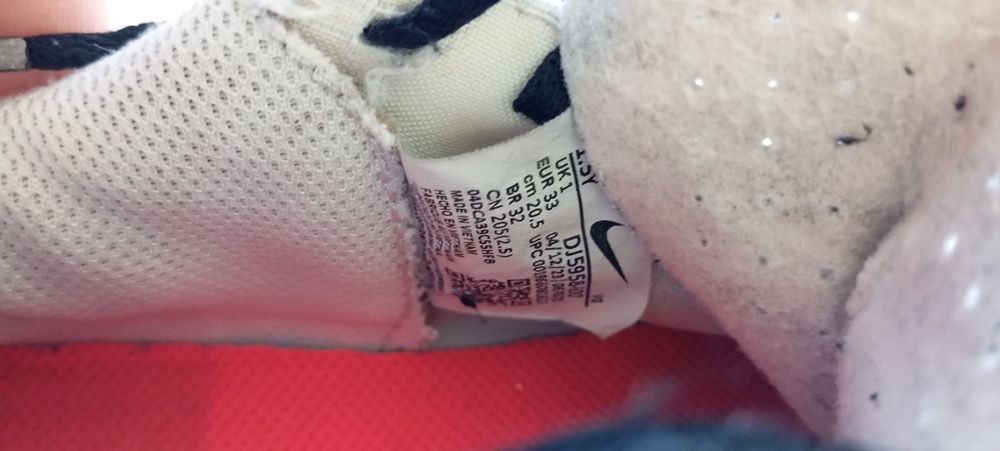 Chuteiras Nike tamanho 33