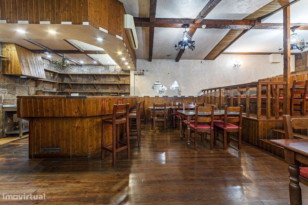 Oportunidade Única: Restaurante Pronto a Funcionar no Centro de Vale d