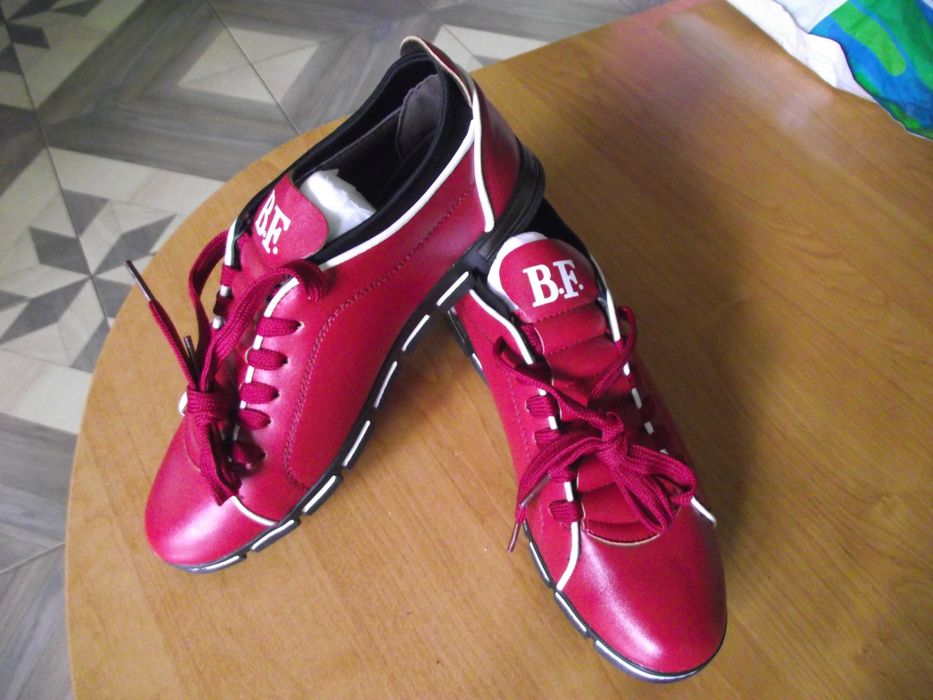 Eleganckie buty B F czerwone -wiśnia  rozmiar 38
