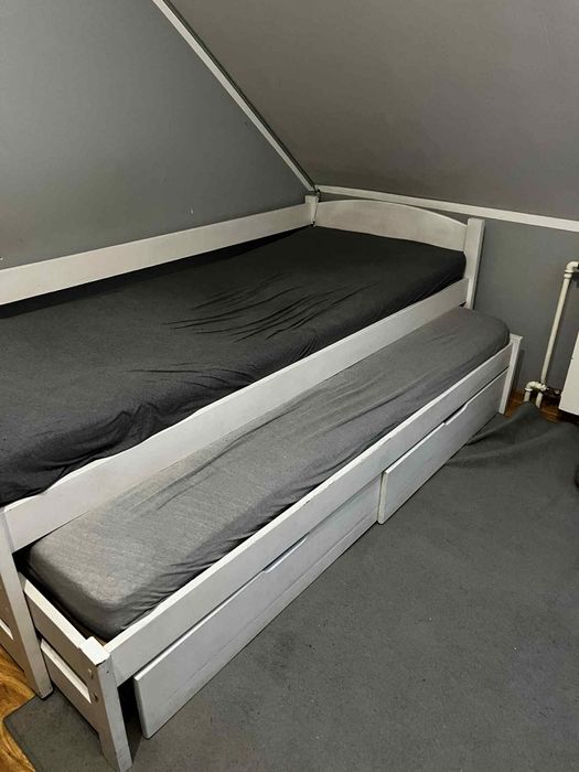 Łóżko drewniane białe