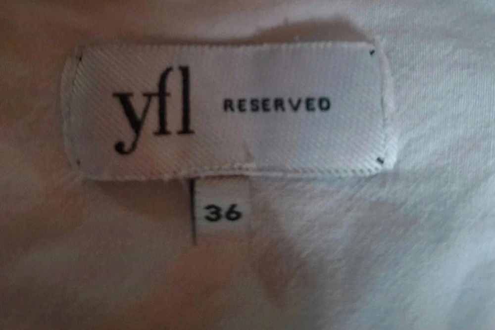 Elegancka biała koszula damska długi rękaw marka Reserved S 36