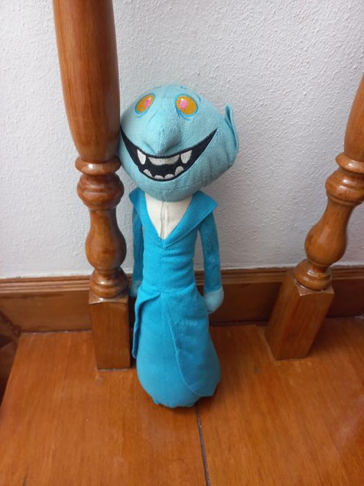 Vários peluches disponiveis