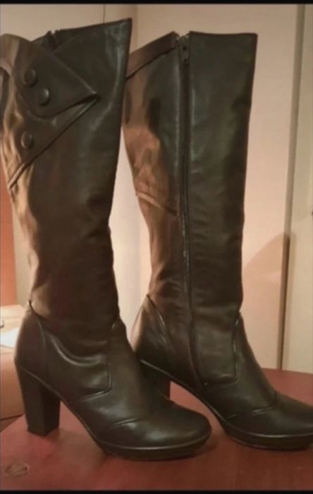 Botas 100% em Pele castanha