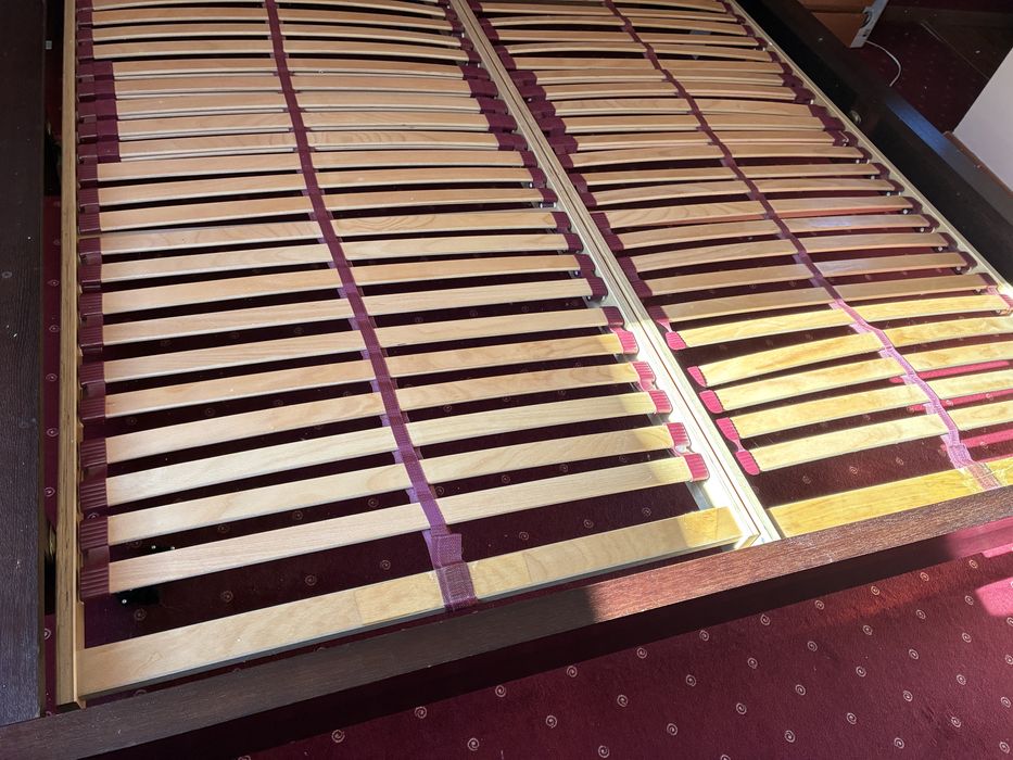 Duże łóżko ze stelażem drewniane solidne 180