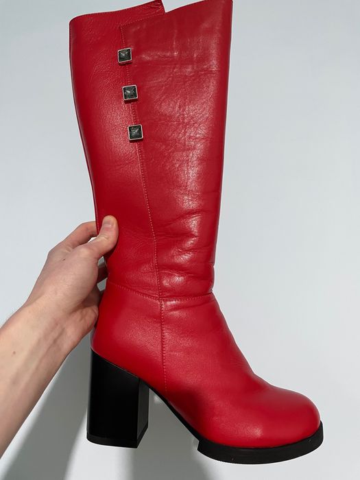 Взуття жіноче чоботи