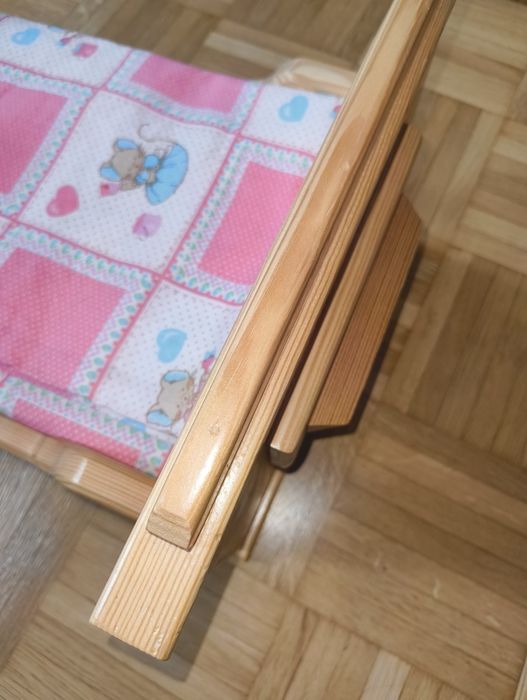 Łóżeczko drewniane dla lalki ręcznie rzeźbione stan bdb