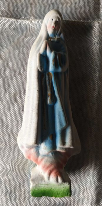 Oratório antigo com santa