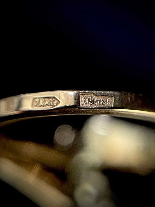 Нова золота каблучка з діамантом/Новое золотое кольцо с бриллиантом