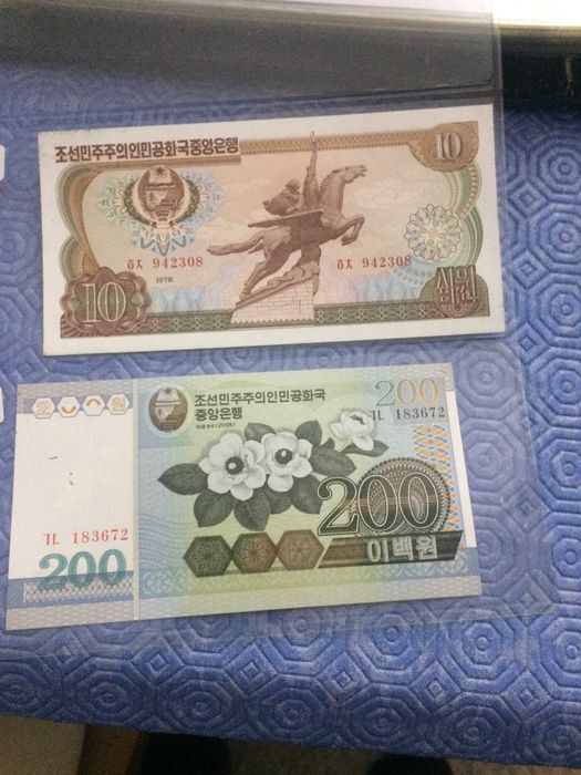 KOREIA NORTE 2 Notas NÃO Circuladas de 10 WON de 1978 e 200 WON d 2005