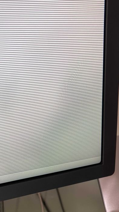 Monitor LG UltraFine 4K 24MD4KL (para peças ou reparação)