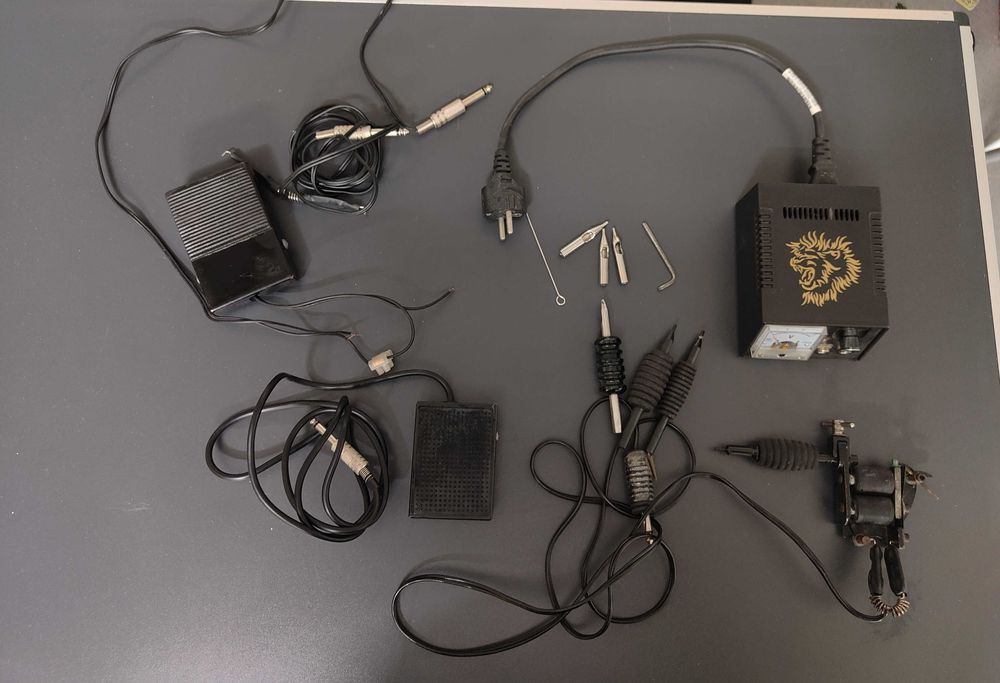 Máquina tatuar com acessórios