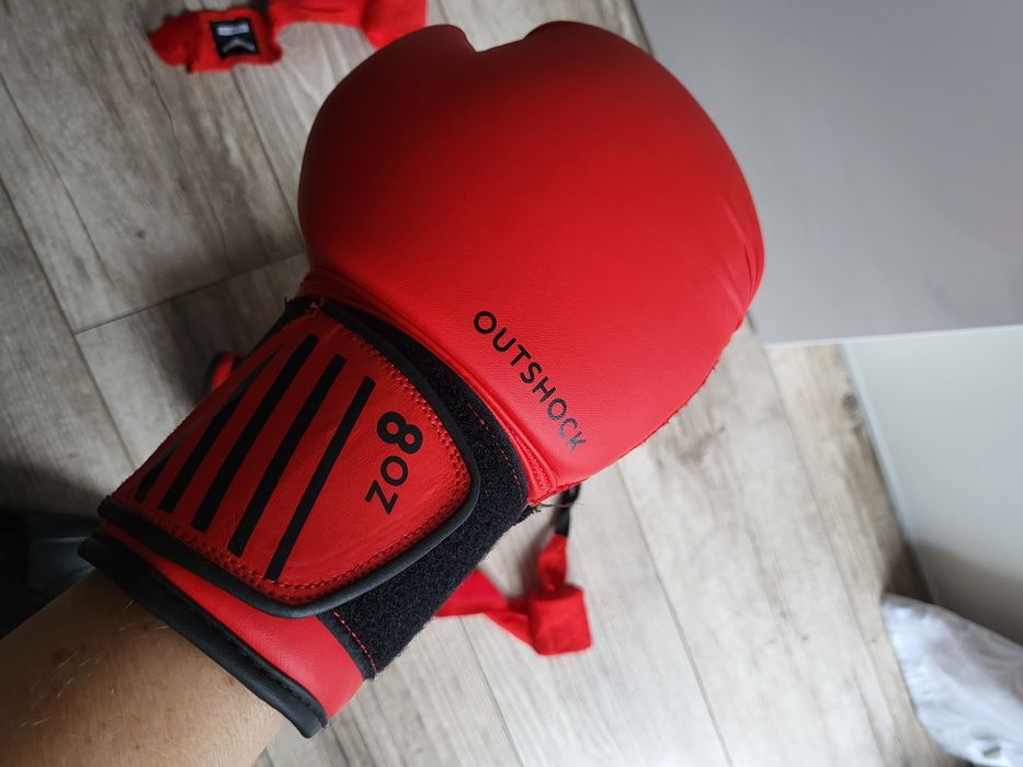 Rękawice bokserskie Outshock plus owijki