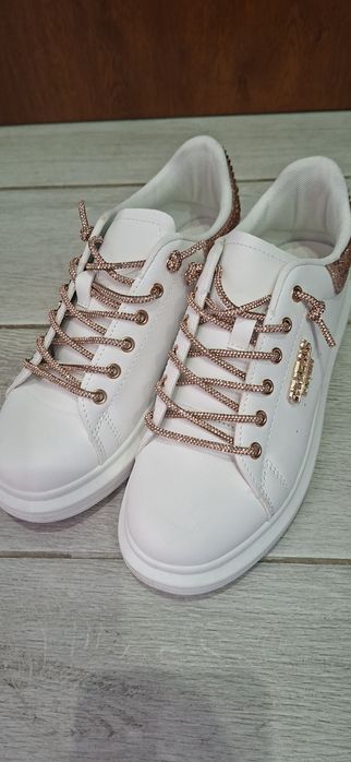 Buty damskie GUESS rozmiar 37 nowe