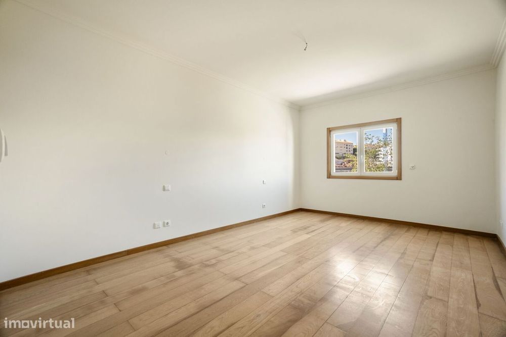 Apartamento T4 com jardim, Paço de Arcos, Oeiras
