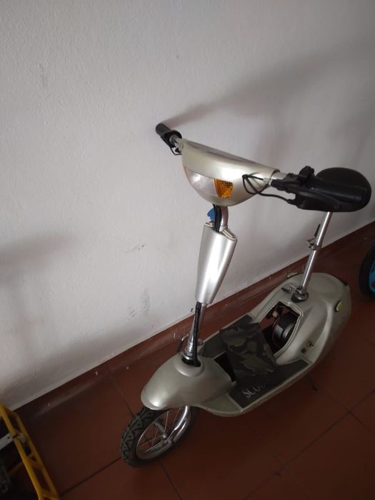 2 Trotinete 24v em bom estado
